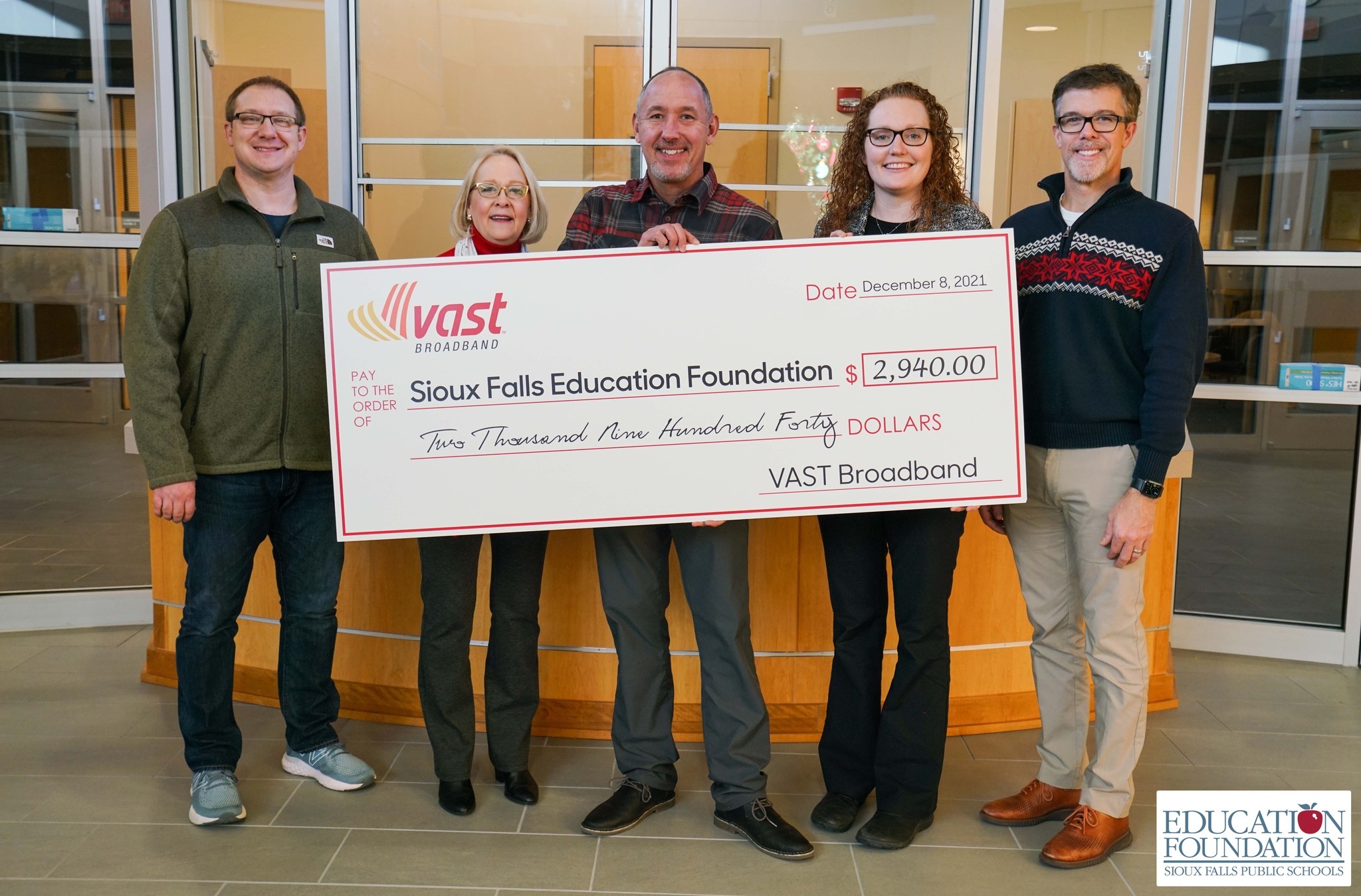 Vast broadband donates